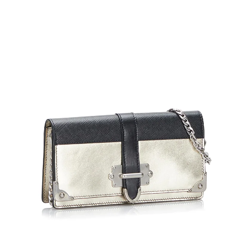 Prada crossbody bags with a keychain holder for practicalityPrada Cahier Wallet On Chain lARuKJ