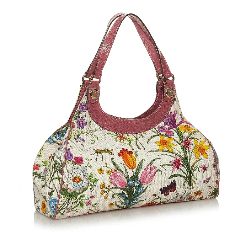 Women Gucci tote bags in GG Supreme canvas for a branded feelGucci Flora Canvas Shoulder Bag (28350)