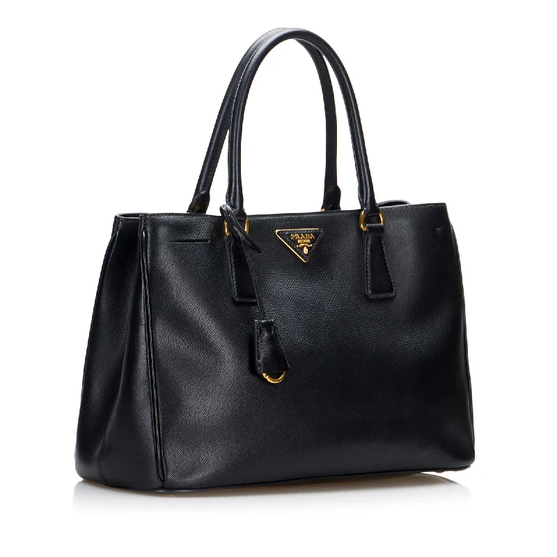 Prada Cahier bags with a monogram - embossed leather surfacePrada Saffiano Galleria (SHG-LyEwLa)