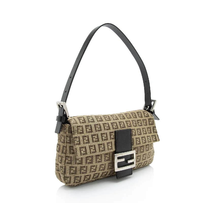 Fendi Sunshine Shopper bags with a contrast - stitched handle for a unique and stylish lookFendi Zucchino Baguette Shoulder Bag (SHF-cdP0VZ)