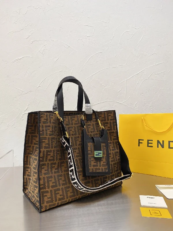 Fendi bags with a front - zip pocket for small items such as lip balm and earphonesNEW Arrival Bags Fendi 138