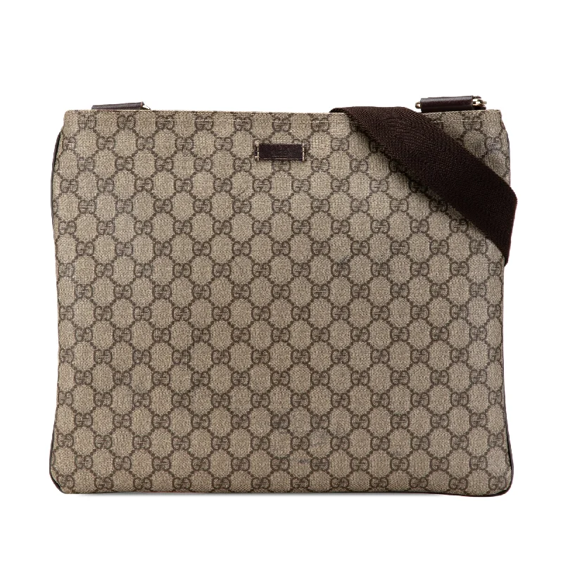 Ladies Gucci Dionysus bags with a star - shaped charmBrown Gucci GG Supreme Crossbody