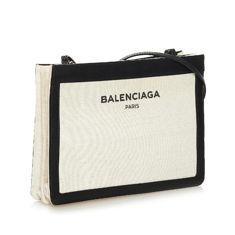 Balenciaga Le Cagole medium size with chain - linked sidesBalenciaga Navy Pochette (SHG-tav1bL)