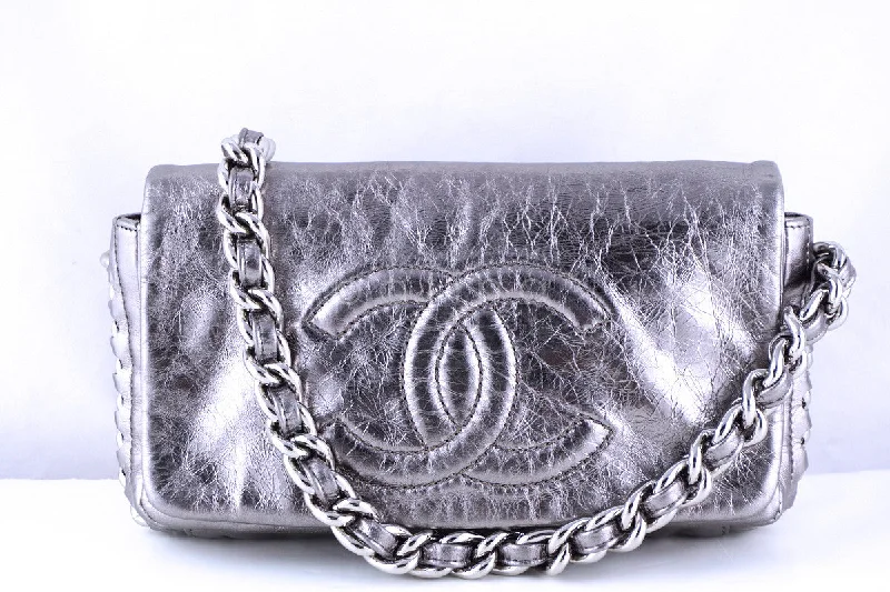 Chanel Vintage Inspired Handbag for Retro LoversChanel Silver Luxury Chunky Modern Chain Classic Flap Bag