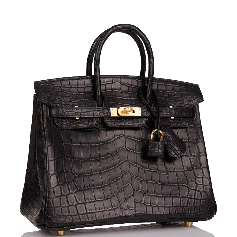 Hermes Birkin Bags with a Hidden Magnetic Closure for Discreet SecurityHermes Birkin 25 Black Matte Niloticus Crocodile Gold Hardware