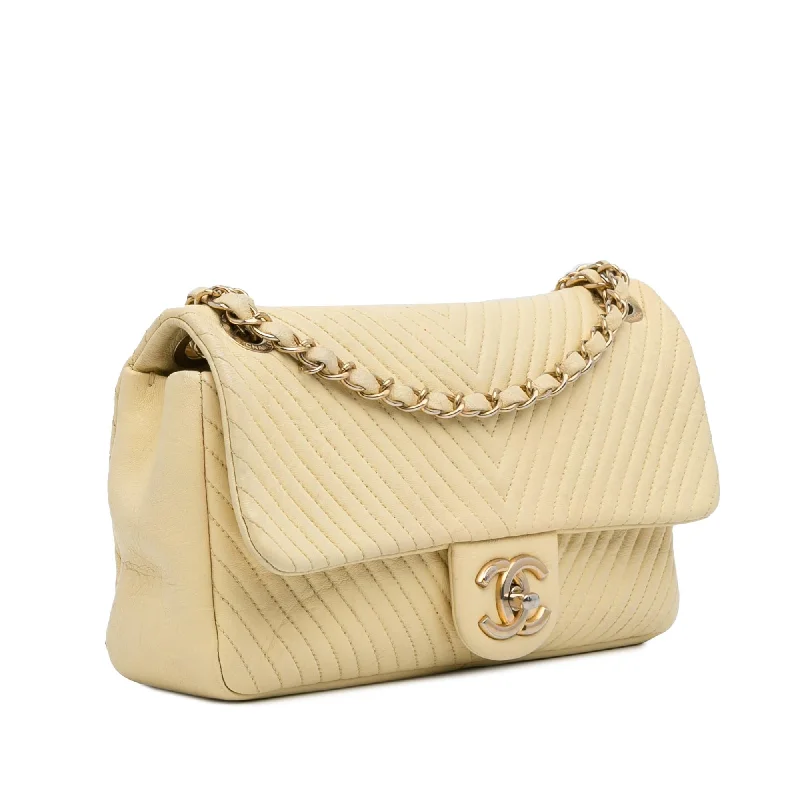 Chanel Colorful Handbag for Spring OutfitsChanel Jumbo Chevron Single Flap Bag (JJ2JXA)