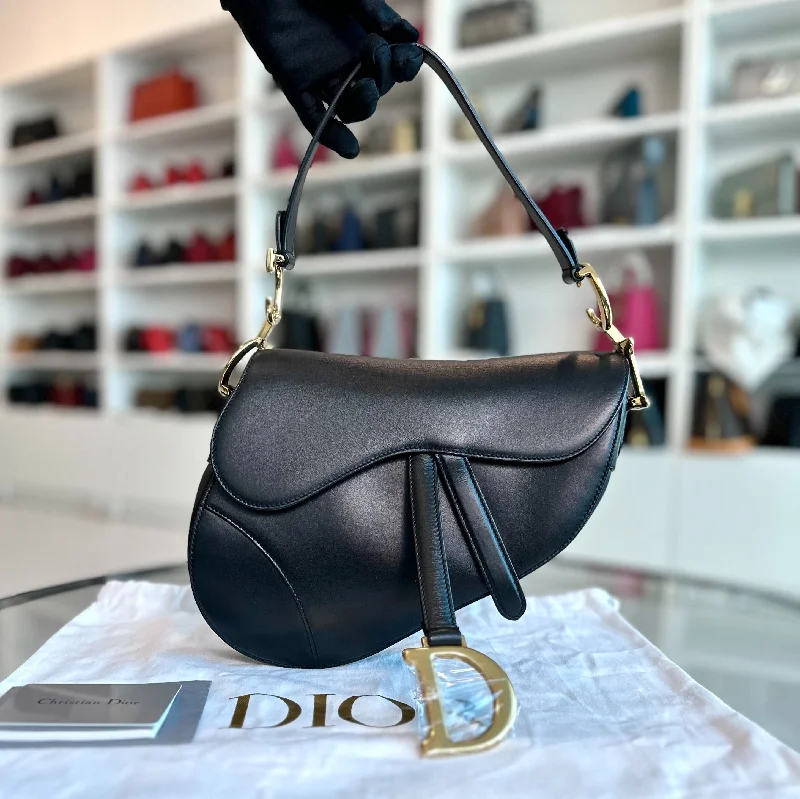 Christian Dior bags with a side - pocket for holding a water bottleSaddle Medium Smooth Calfskin Black GHW