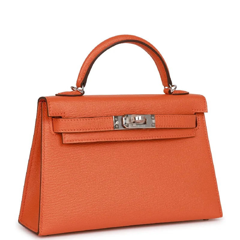 Hermès Kelly Bags with a chain - embellished handle for a modern twistHermes Kelly Sellier 20 Orange Verso Chèvre Palladium Hardware