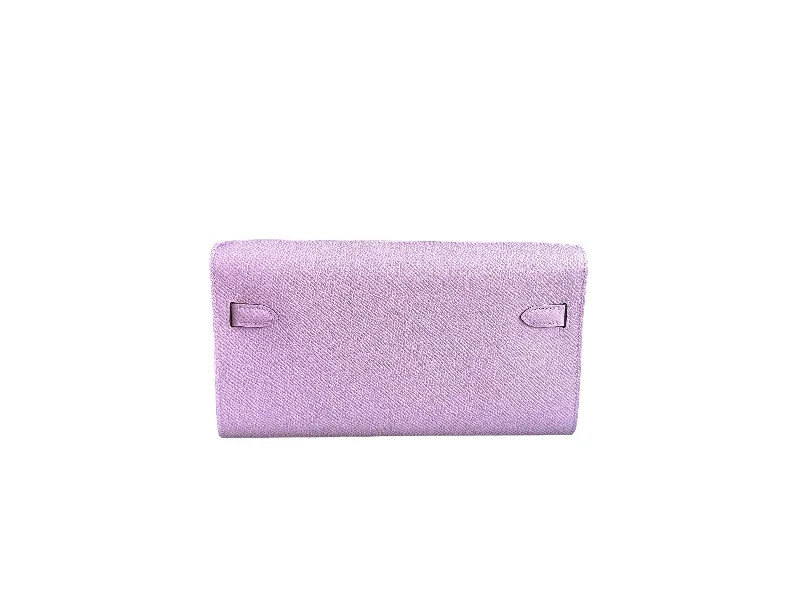 Hermès Kelly Bags with a hand - burnished edge finish for a vintage charmHermes Kelly to go mauve sylvestre PHW