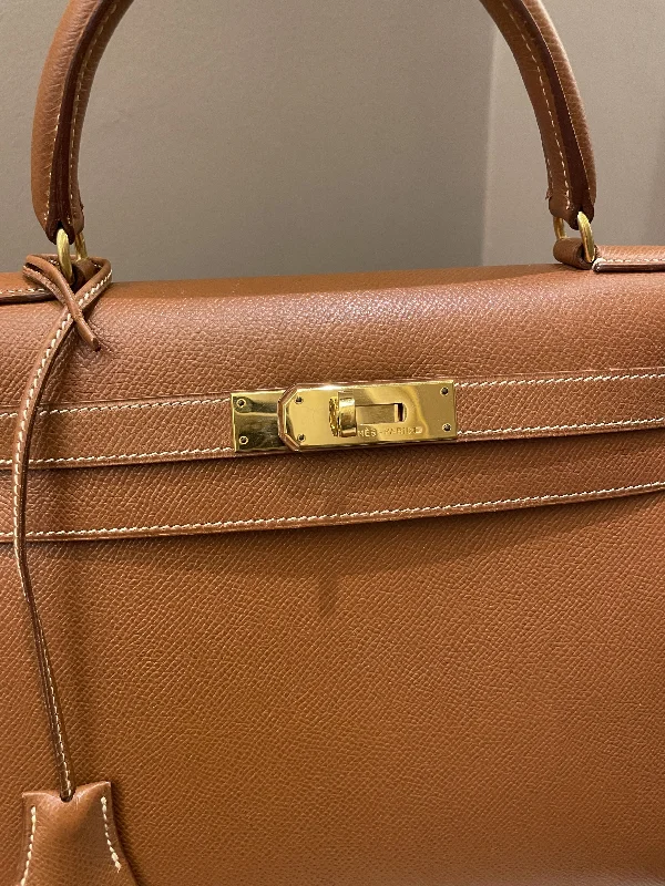 Hermès Kelly Bags with a zip - around interior pocketHermes Vintage Kelly Sellier 28 Gold Courcheval